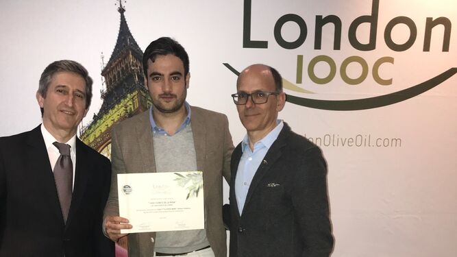 Premio Platino en Londres por Monovarietal Hojiblanca